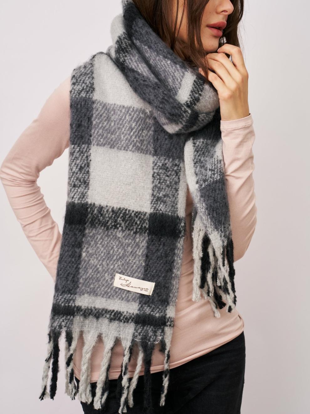 Vintage Havana Scarf/ Ruanas | Women CHECK BRUSH TASSEL SCARF - BLACK Black
